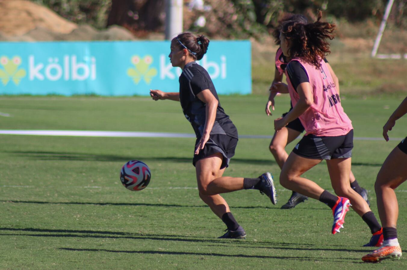 La Selección Femenina inició este miércoles su primer microciclo, de cara a las eliminatorias mundialistas. Prensa FCRF.