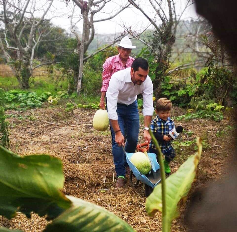 Roban carretillo de juguete a chiquito en Moravia. Foto cortesía Ronny Jiménez.