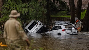 Inundaciones en Texas dejan al menos 68 muertos y mucha destrucción
