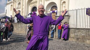 De morado, Everardo Herrera empezó la Semana Santa lleno de fe