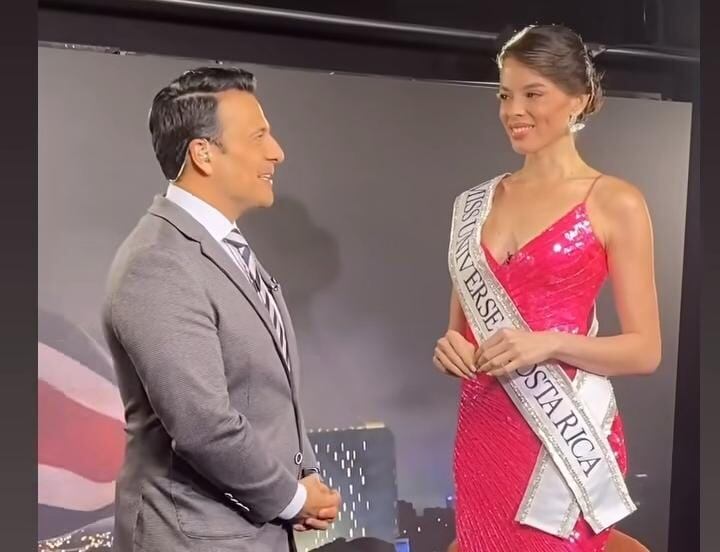 Douglas Sánchez puso incomoda a Elena Hidalgo