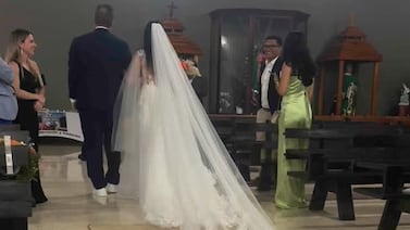 Uno de los meros meros de Telenoticias dio el sí acepto y en canal 7 comieron queque