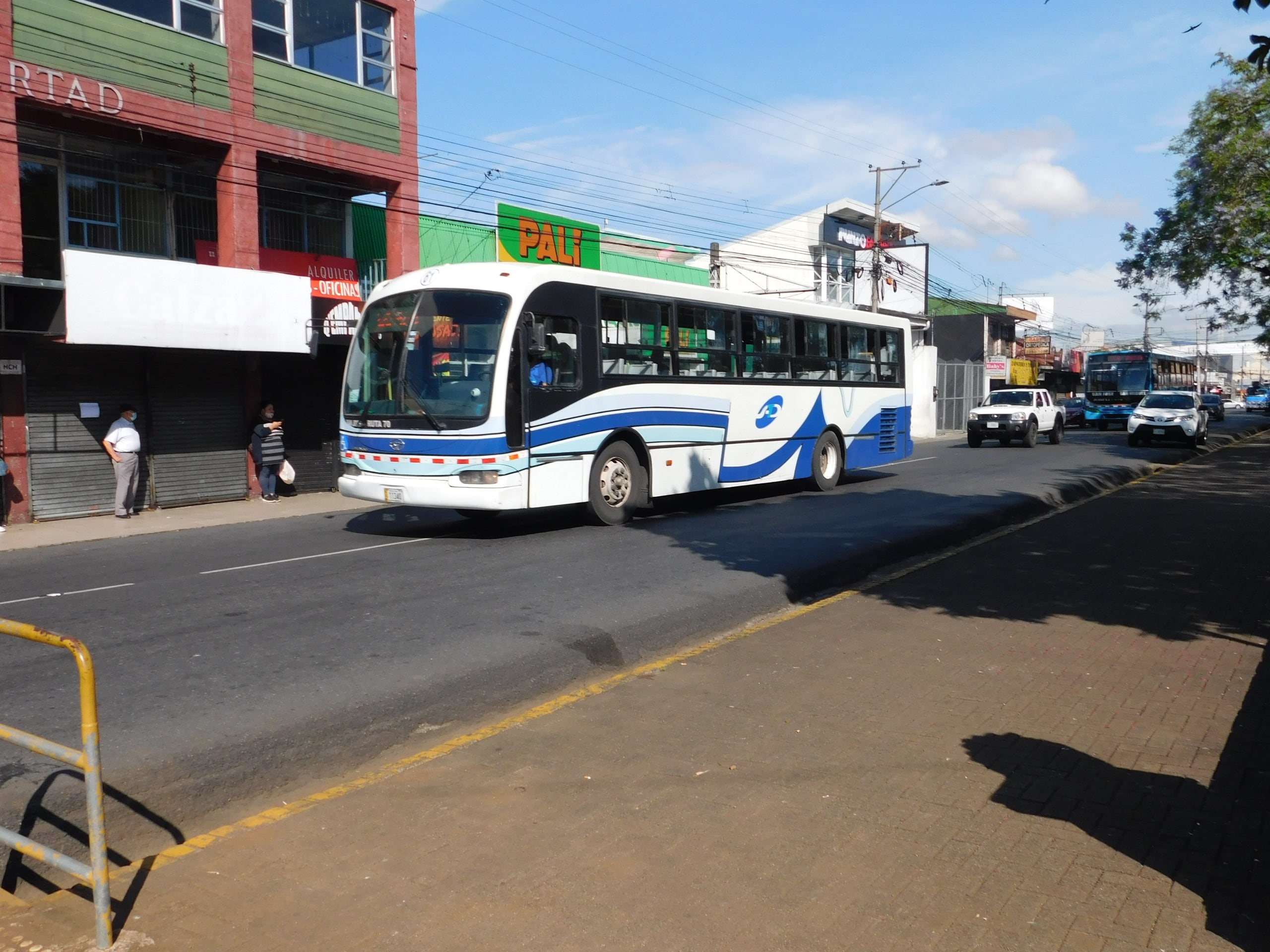 Dos empresas tomaron la decisión de suspender 3 interlíneas de bus.