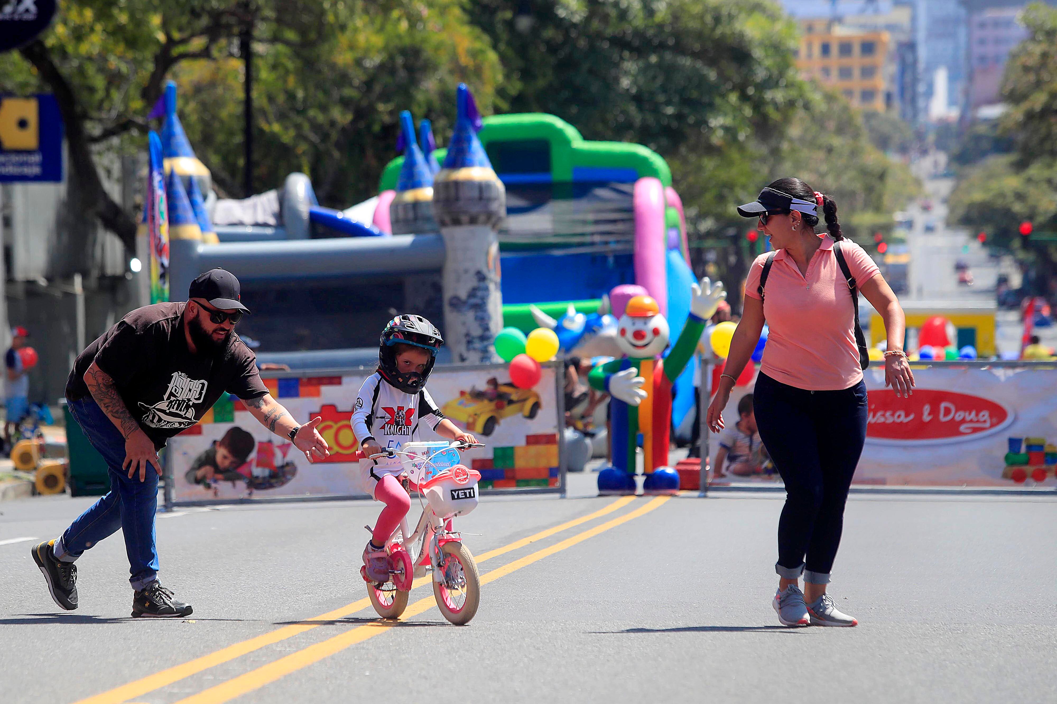 18/02/2024 Paseo Colón. Regresaron las actividades al aire libre denominados, Domingos Familiares sin Humo. Piscinas, sesiones de fotos familiares, shows de la Policía Canina de la Municipalidad de San José y mucho más formaron parte de la agenda, sin faltar la participación de las mascotas. Foto: Rafael Pacheco Granados
