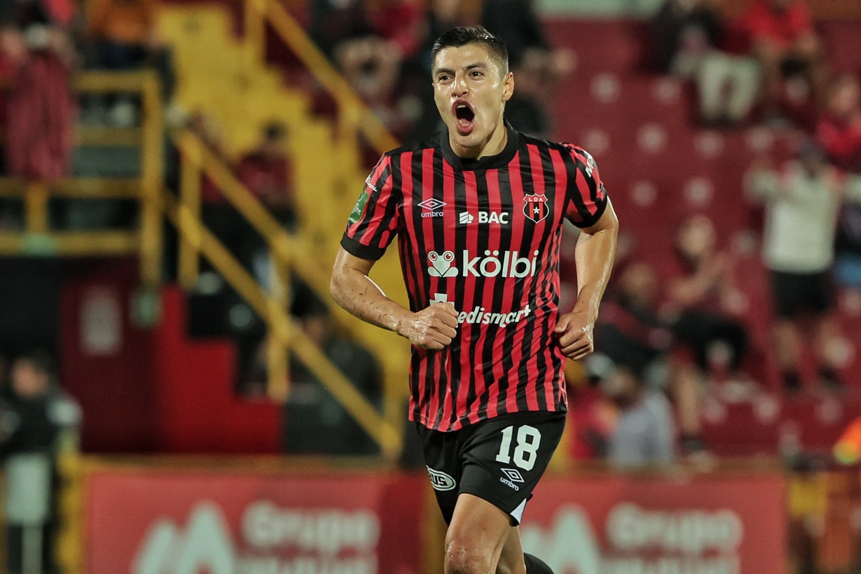 23/04/2026/ juego entre Liga Deportiva Alajuelense vs Puntarenas FC en el estadio Alejandro Morera Soto / foto John Durán