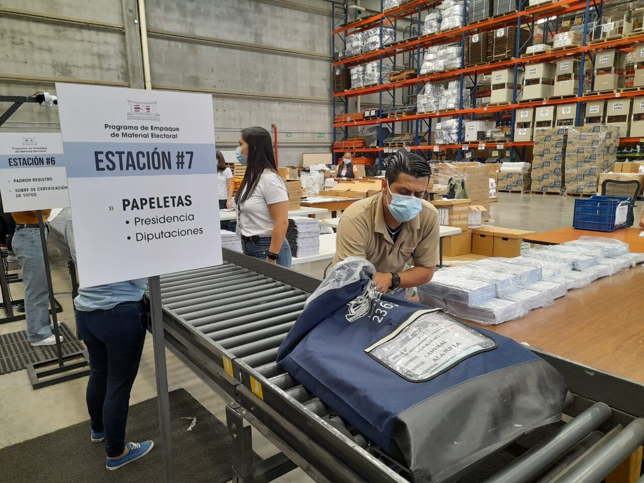 El Tribunal Supremo de Elecciones confirmó el 14 de enero del 2022 que en total se imprimieron 7.032.983 papeletas, de las cuales 3.541.908 son de la elección presidencial, mientras que, para diputaciones son 3.491.075