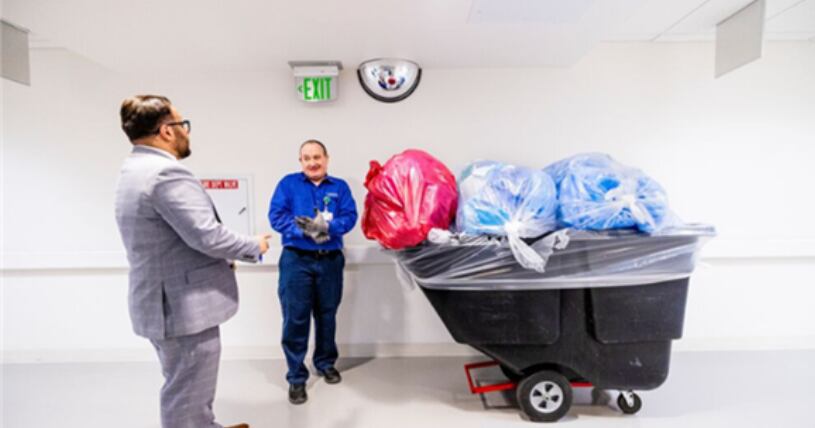 Javier Alvarado es costarricense y desempeña un cargo gerencial en el hospital Cleveland Clinic en los Estados Unidos.