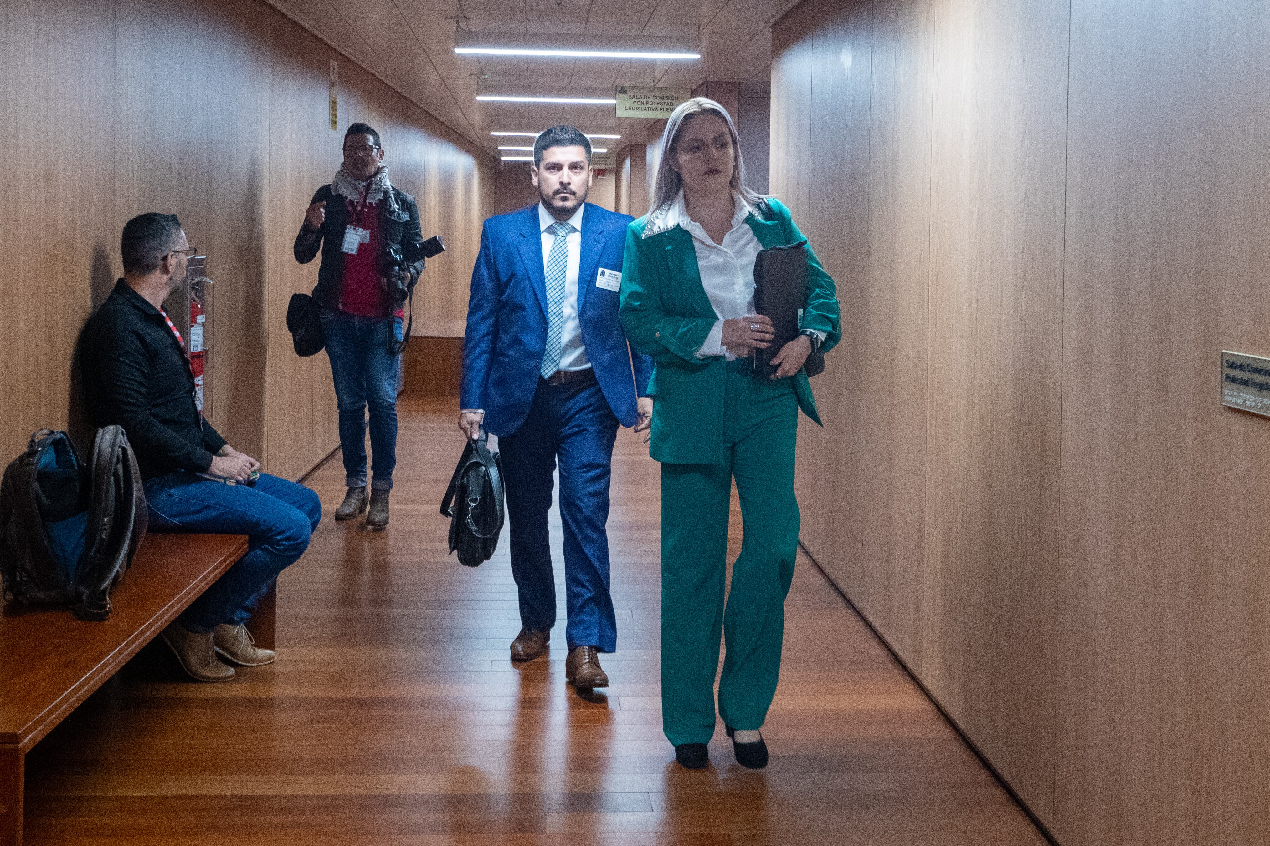 13/11/2023, San Jose, Asamblea Legislativa, comparecencia de Jacqueline González funcionaria del ICE en la comisión de investigación de contratos del SINART.