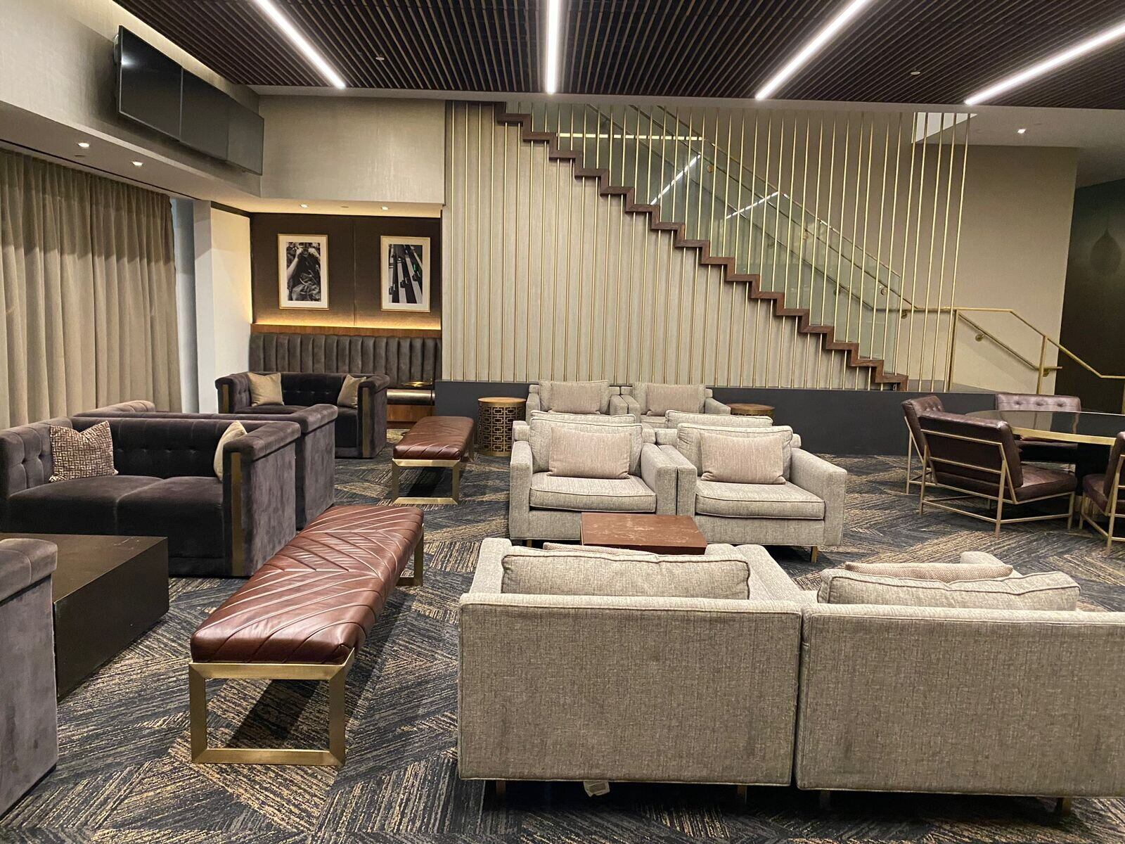 El estadio por todo lado rebosa de elegancia.