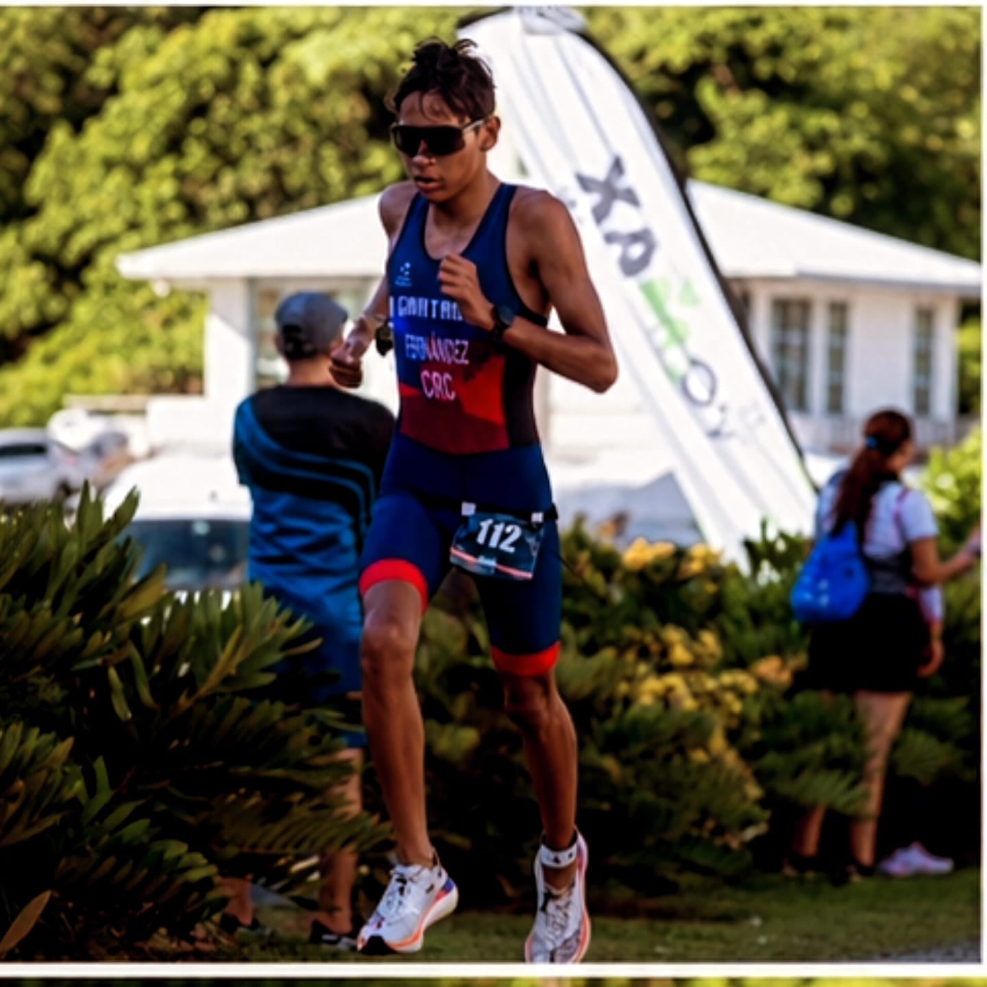 Aarón Fernández clasificó al Campeonato Mundial de Triatlón 2026 y ahora busca reunir los fondos para competir en España.