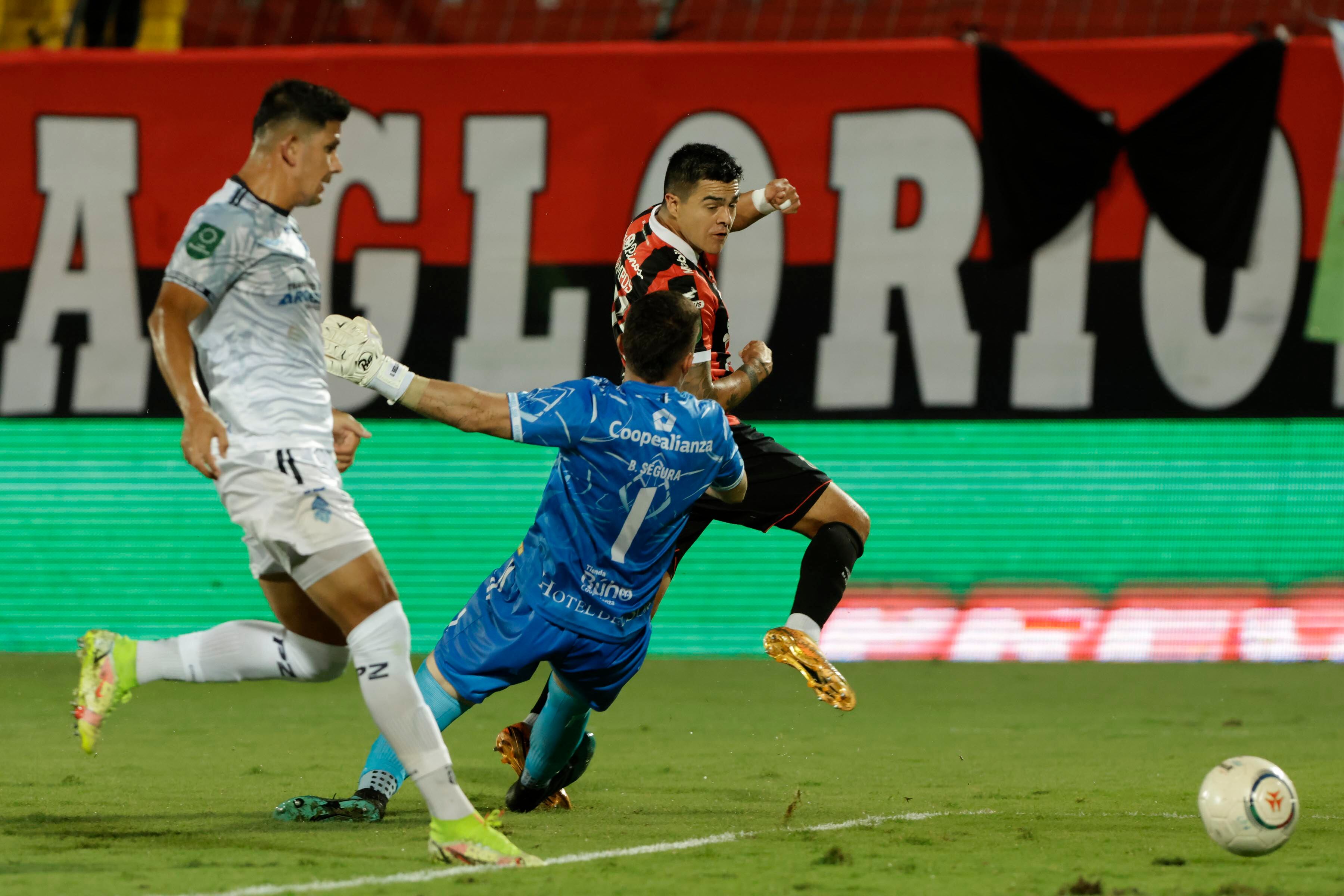 20/02/2024. Estadio Alejandro Morera Soto, Alajuela. Hora: 08:00 p.m. Partido de la Jornada 6 del Torneo de Clausura 2024 disputado entre la Liga Deportiva Alajuelense (LDA) y Municipal Pérez Zeledón en el Estadio Alejandro Morera Soto, Alajuela. Fotos: Mayela López