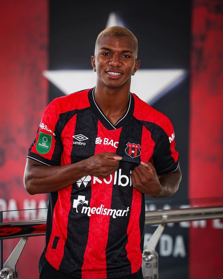 Jeyland Mitchell volvió a Alajuelense para recibir una despedida
