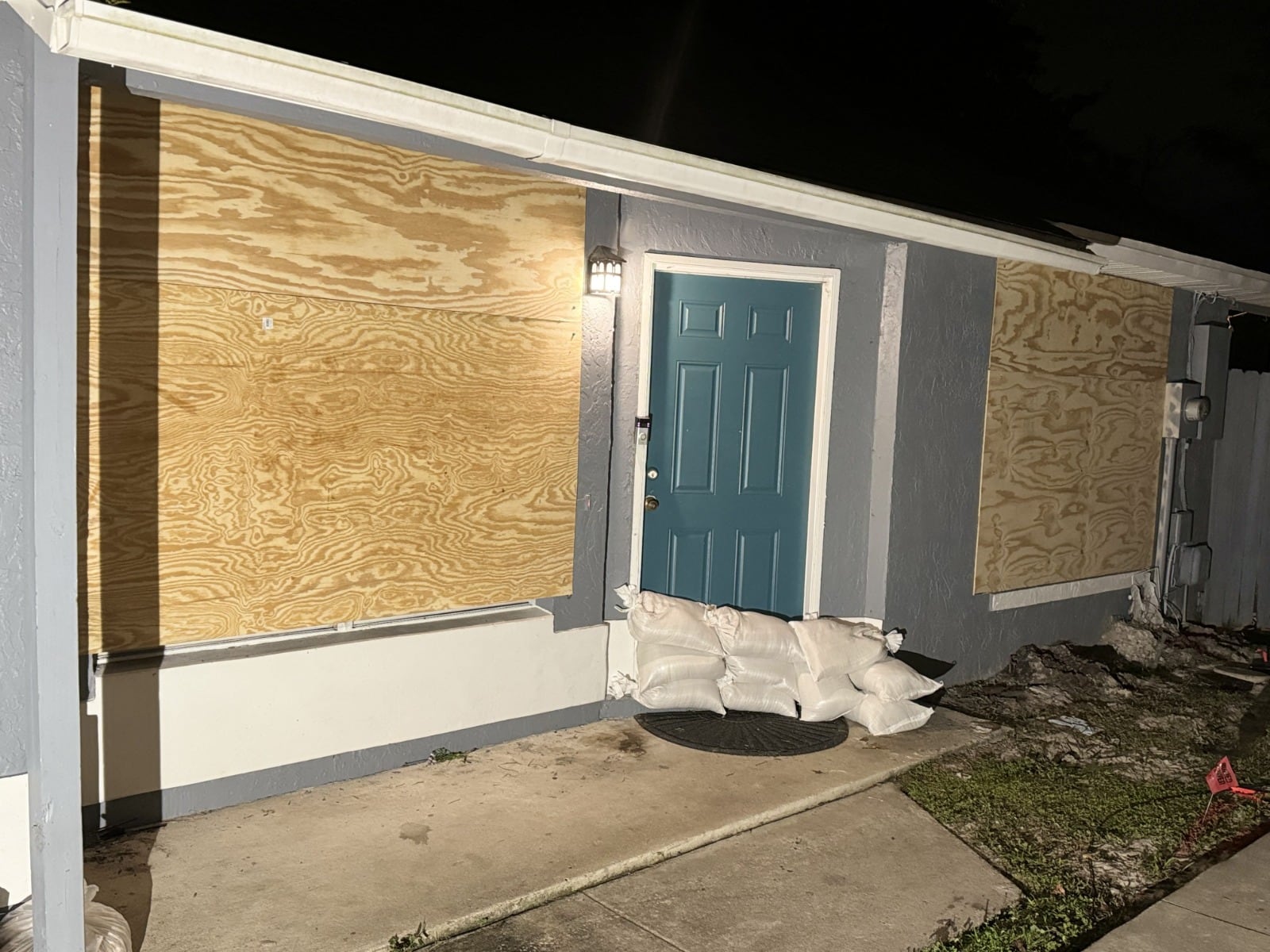 Eugenio Mora e Iria Rojas viven en Orlando y se preparan para los embates del huracán Milton