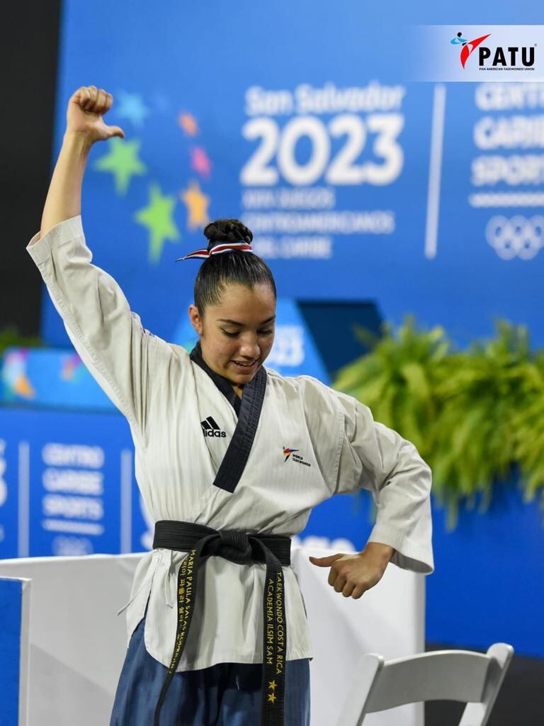María Paula Salas Rodríguez es una taekwondista que tiene 20 años y ganó dos medallas de oro en taekwondo pumsae de los Juegos Centroamericanos y del Caribe San Salvador 2023