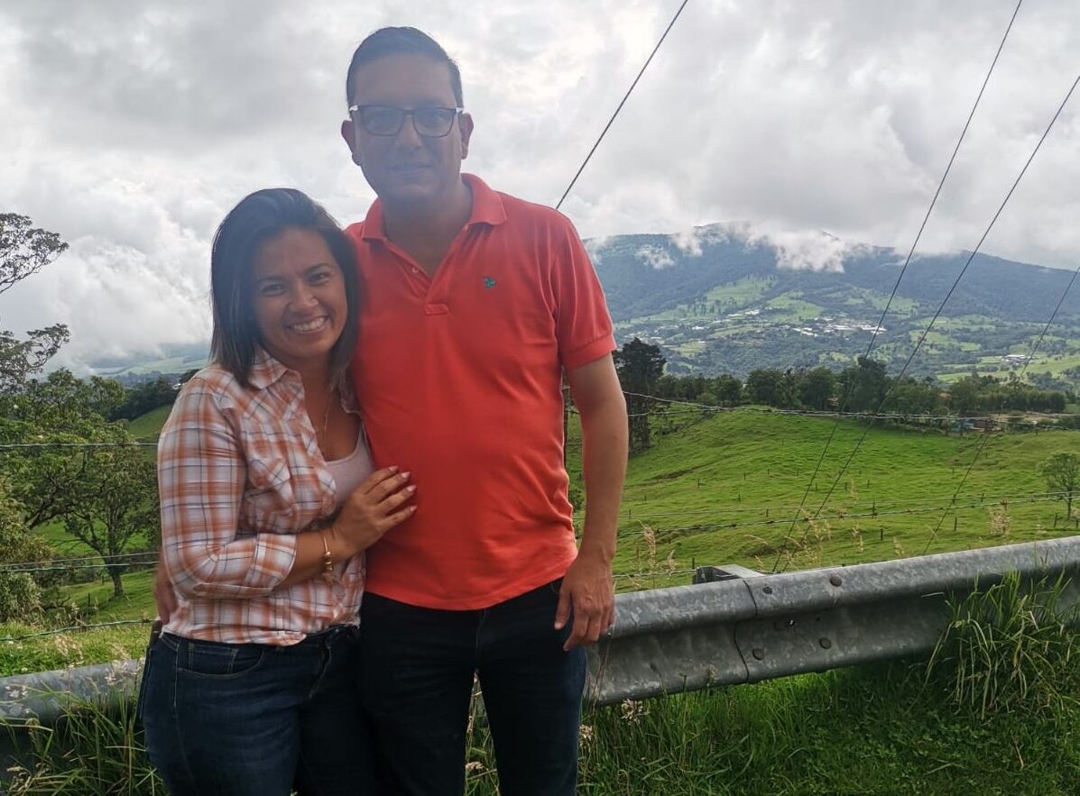 Milagro Vargas y su esposo Ronald Vindas sobrevivieron de milagro a un aparatoso accidente de tránsito en Parrita. Foto cortesía Milagro Vargas