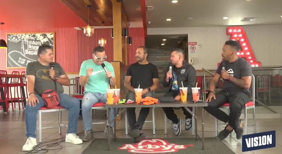 El exjugador del Saprissa Marco Herrera se acomodó al periodista Diego Luna, conocido por tirarle a la "S". Captura de pantalla.