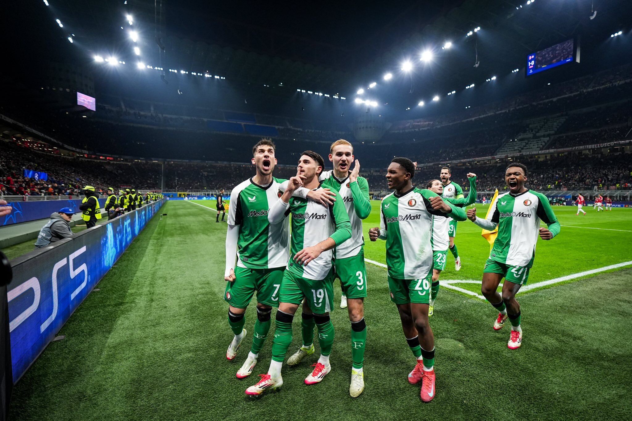 Feyenoord logró eliminar al Milán en la Champions league. Foto: X Feyenoord.