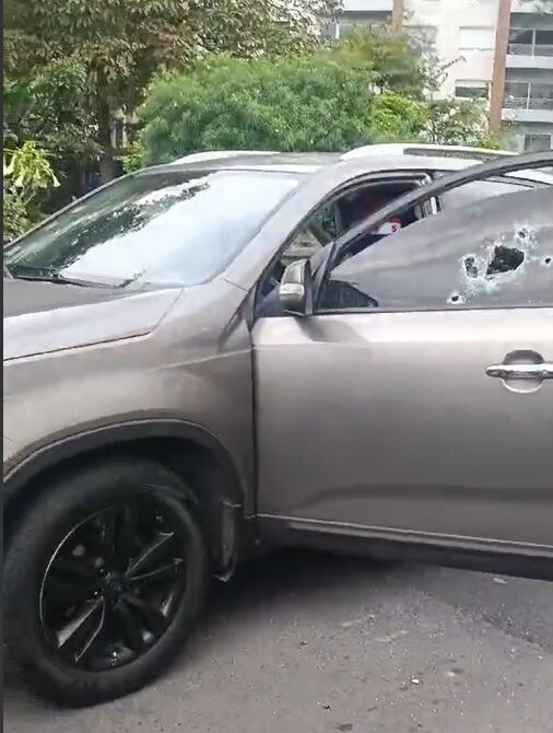 Los dos sicarios dispararon directamente a la puerta de la conductora.