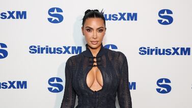 ¿Qué se hizo en la cara? Kim Kardashian reaparece y deja a todos sorprendidos