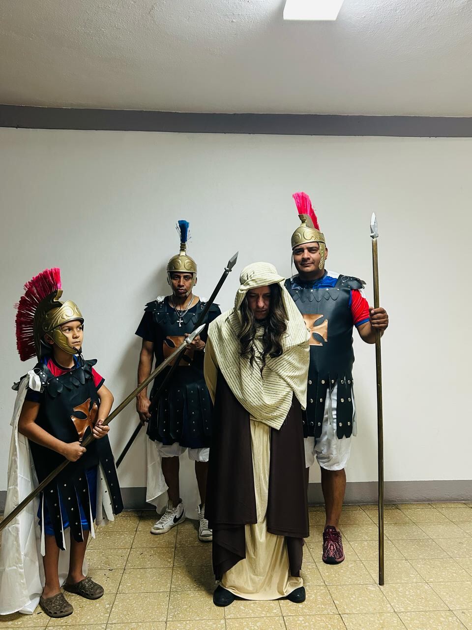 Laura Campos Lara jamás imaginó que, a sus 30 años, siendo farmacéutica de profesión y sin una sola experiencia en el mundo del teatro, terminaría poniéndose el manto azul de la Virgen María, la madre de Jesús, en plena Semana Santa