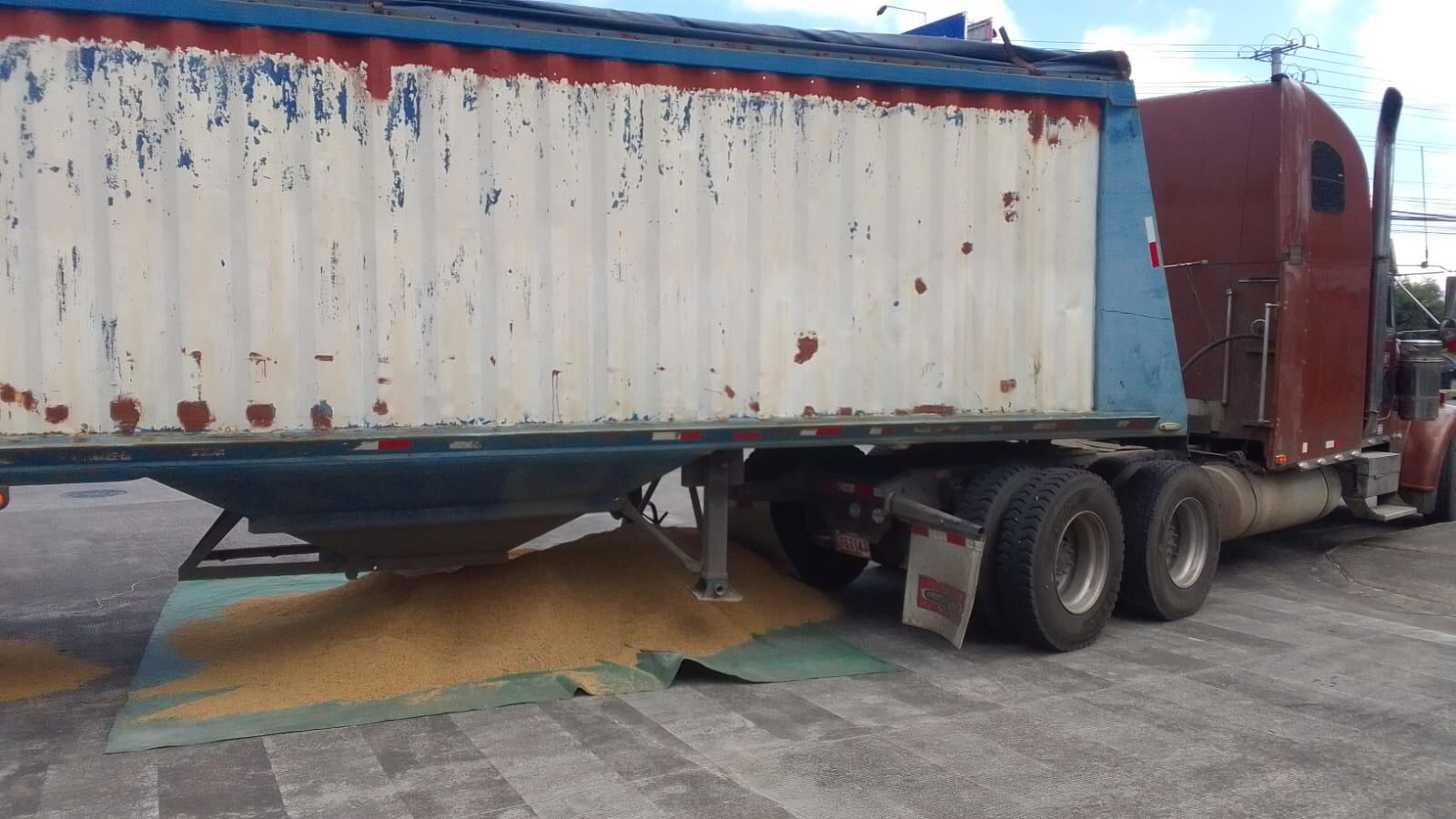 Un grupo de productores arroceros de todo el país protesta este jueves 8 de diciembre frente al ministerio de Agricultura y Ganadería (MAG), en San Jose, para mostrar una vez más el grave daño que les está provocando la Ruta del Arroz, impulsada por el actual gobierno