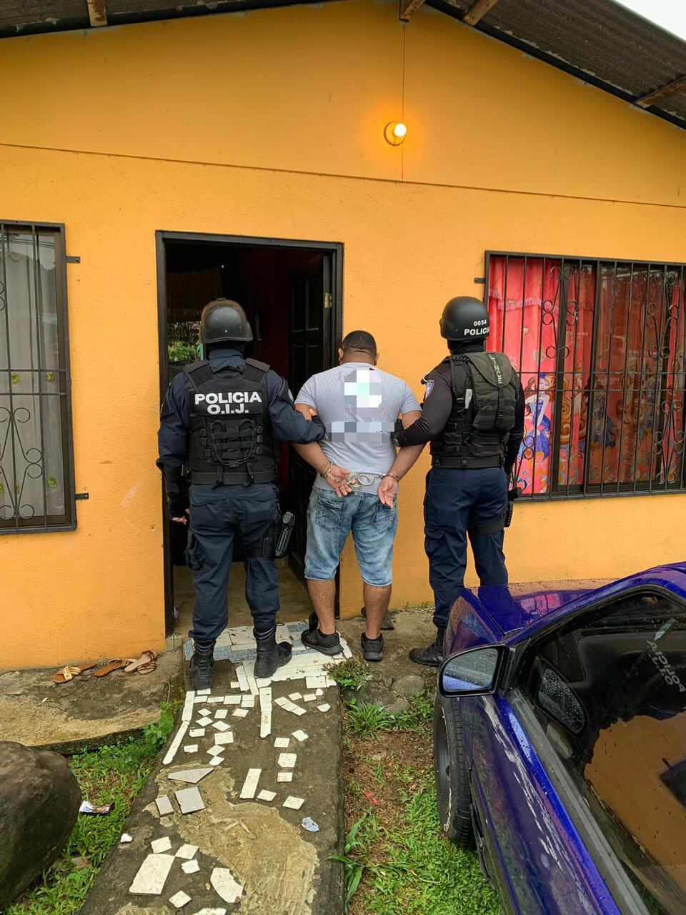 Un reloj y una cadena se convirtieron en videncia importante que liga a un hombre de apellidos Chaves Traña, de 35 años, conocido como Huevo, como el principal sospechoso del doble homicidio de Erlyn Mauricio Medina Fernández, de 16 años, y Carlos Steven López Vega, de 23 años. Foto: OIJ