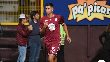 Esto dijo Douglas Sequeira del árbitro del clásico