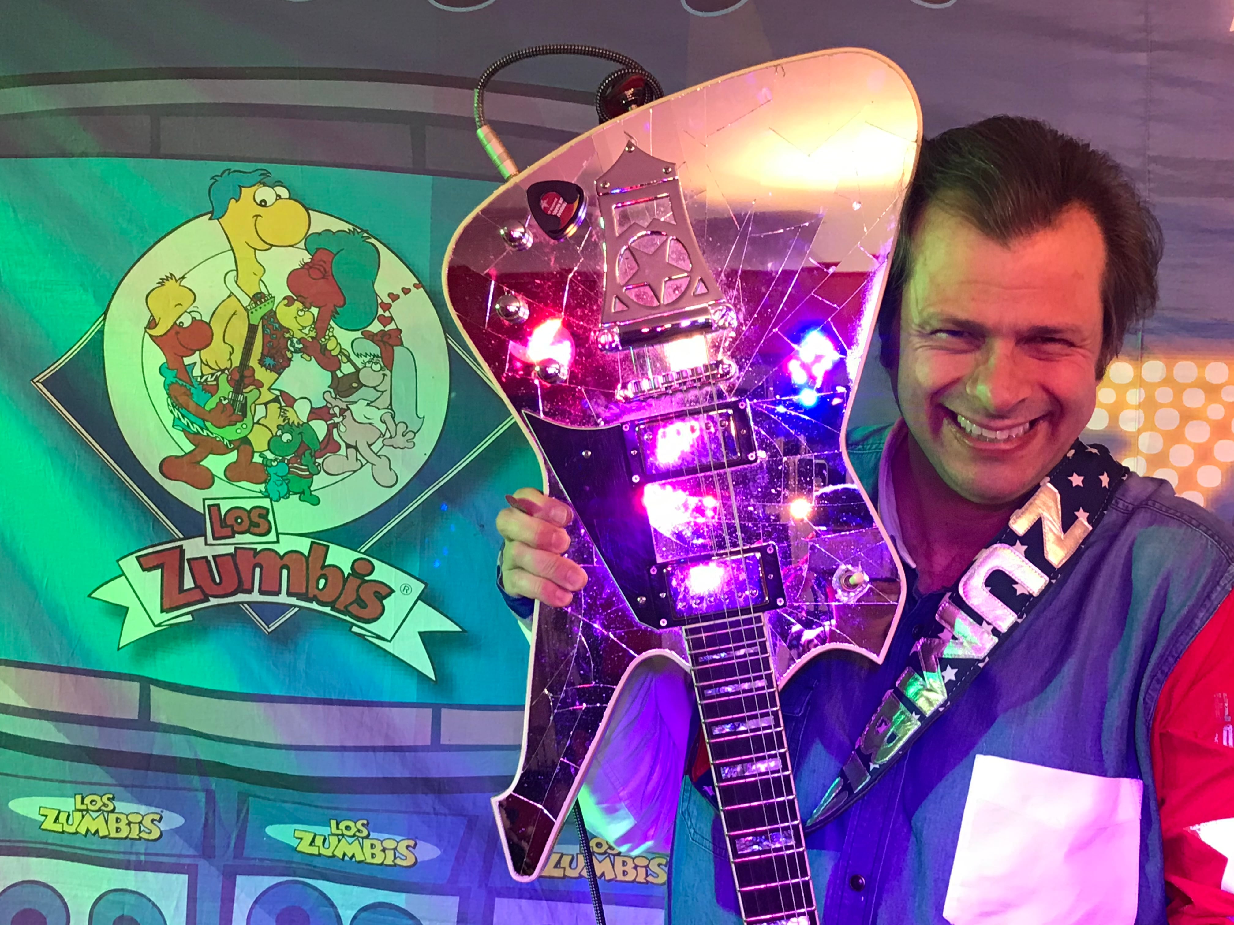 Fernando De Narvaez, diseñador colombiano y creador de la familia Zumbi. Fotos cortesía y archivo La Nación