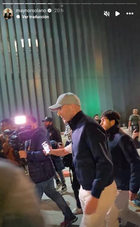 El periodista Maynor Solano vio cuando llegó Zidedine Zidane al juego entre el Real Madrid y el Milán, por la Liga de Campeones. Captura de pantalla.