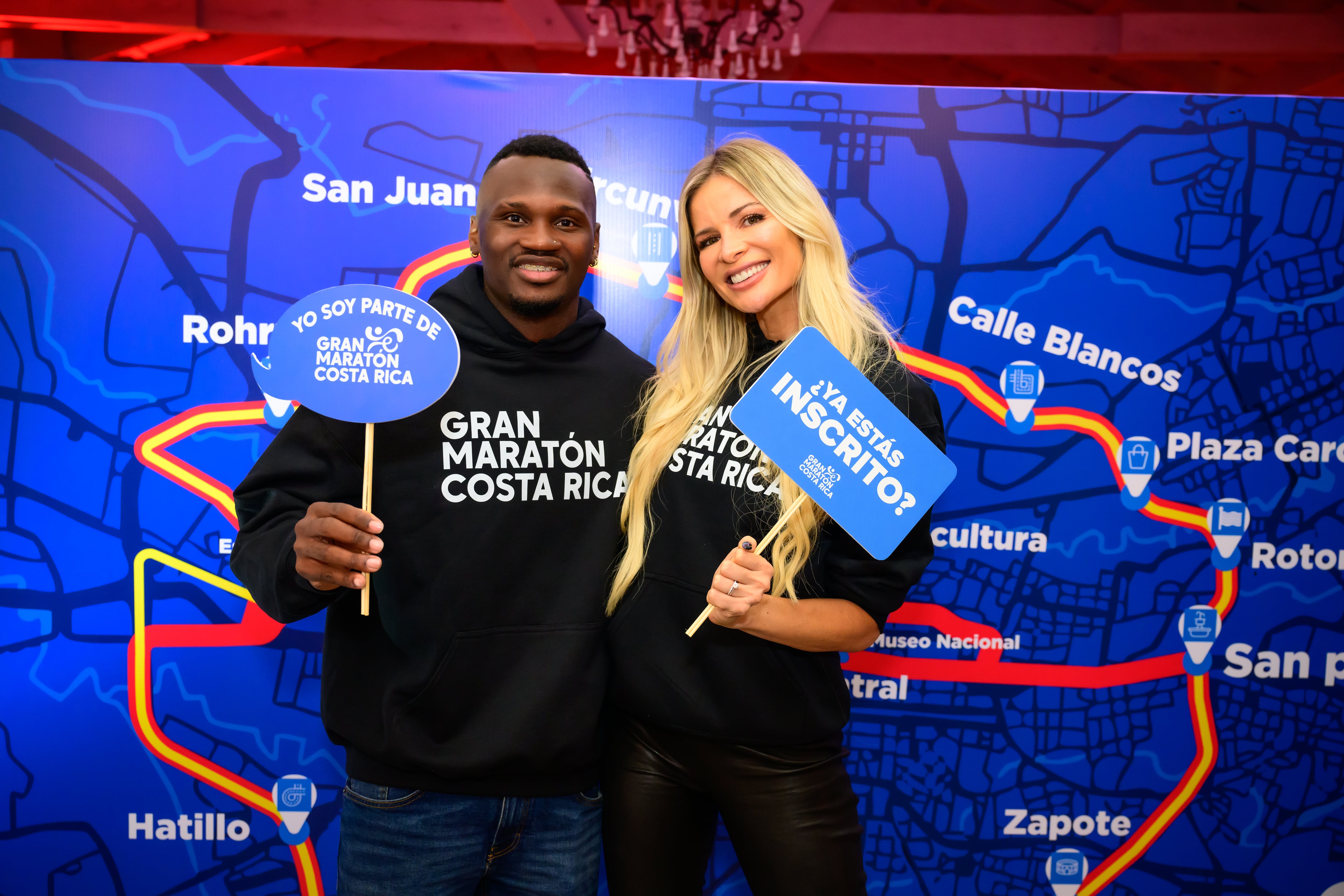 Sherman Guity se animó a ser imagen y competir en la Gran Maratón Costa Rica de la mano de Leonora Jiménez.
