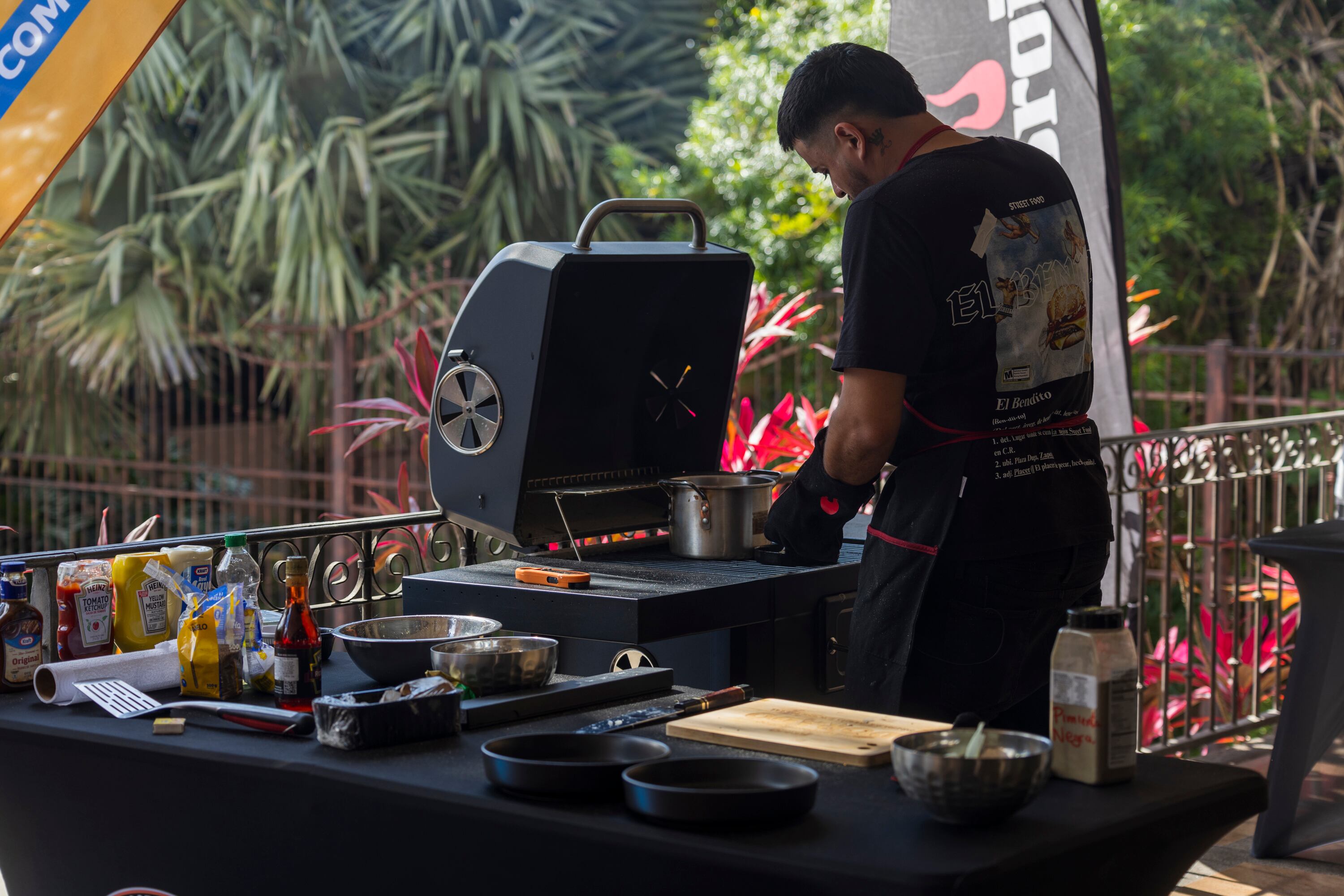 24/10/2024, San José, Santa Ana, grabación del Reality Show de La Teja, que se llama Guerra de Hamburguesas.