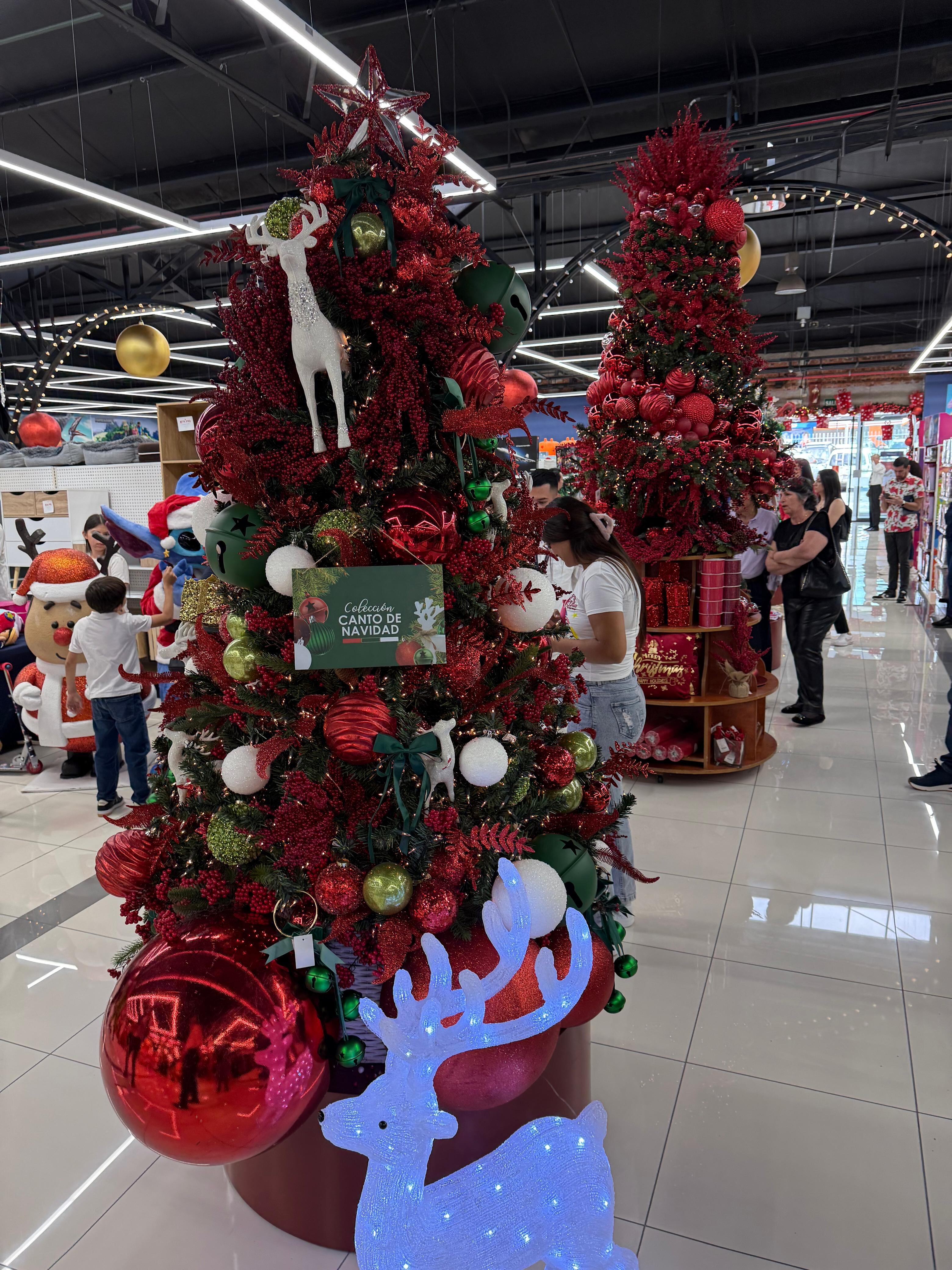 El 25 de setiembre las Tiendas Universal inauguraron la Navidad 2025.