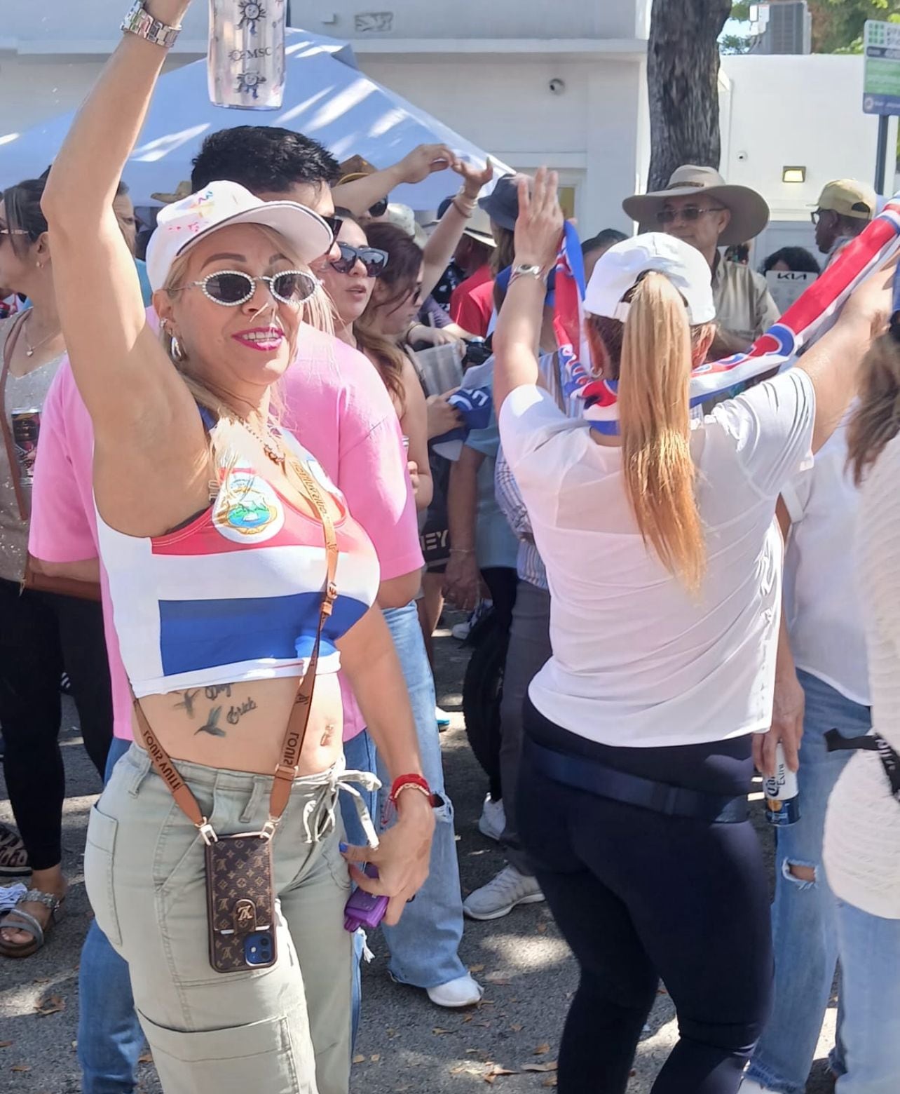 Sugey Ramírez Vargas, una costarricense nativa de San Isidro de Heredia que vive desde hace 27 años en Miami, y quien este domingo 1 de junio se pondrá el delantal para celebrar una “Tarde Tica” al mejor estilo de los cafetales: con más de 50 piñas de tamales, café caliente y pura música bailable a la tica.