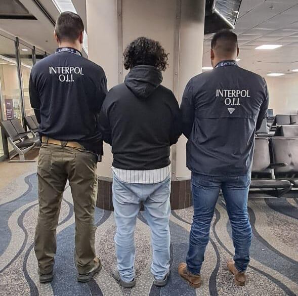 Mexicanos buscados por la Interpol fueron extraditados a los Estados Unidos