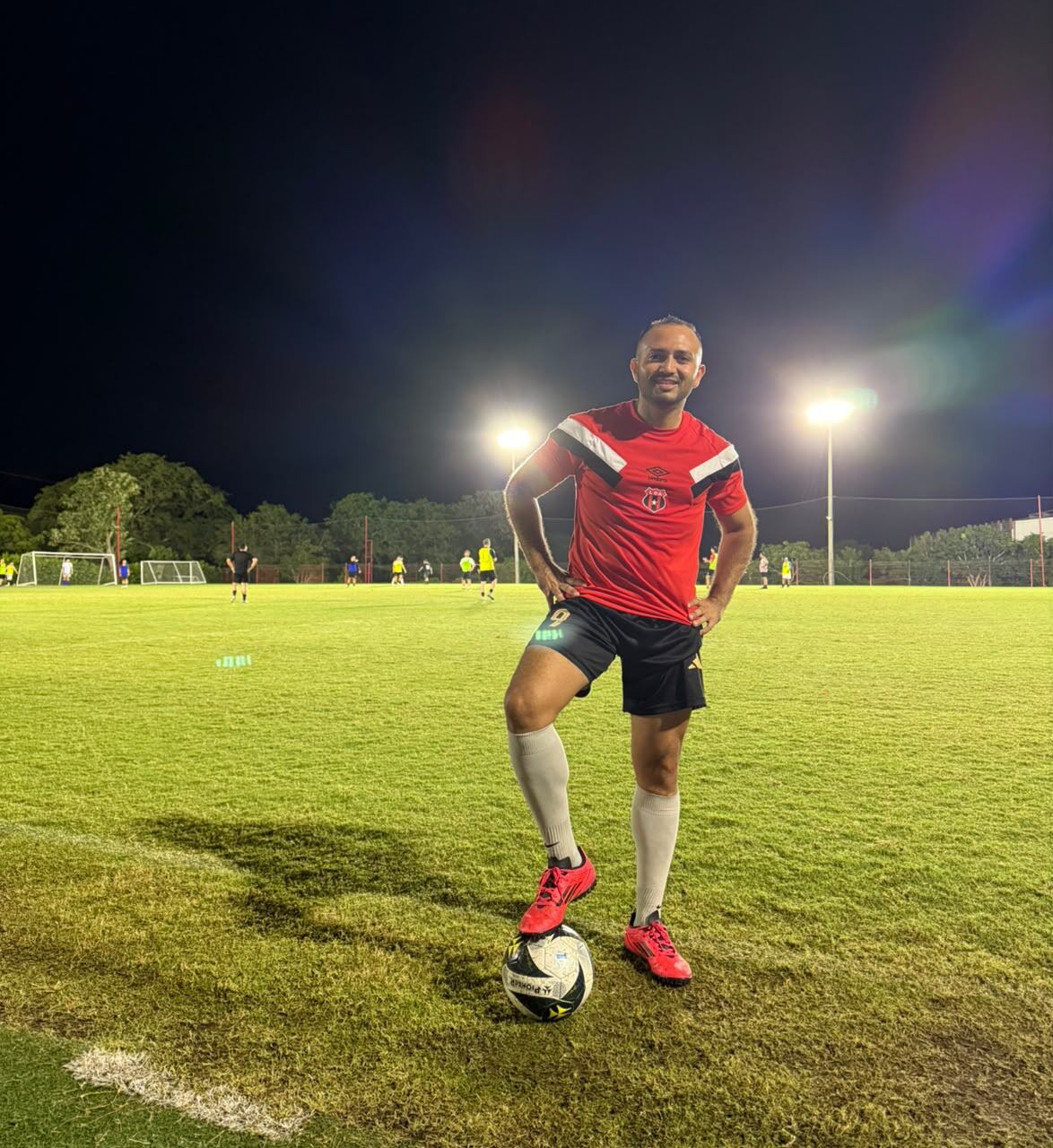 Anthony Porras lució feliz de la vida con los colores de Alajuelense.