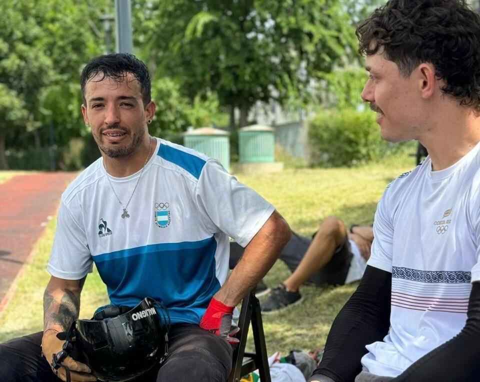 José "Maligno" Torres Gil, campeón olímpico de BMX en París 2024 se preparó en el parque de Kenneth Tencio en Jacó. Foto: Cortesía.