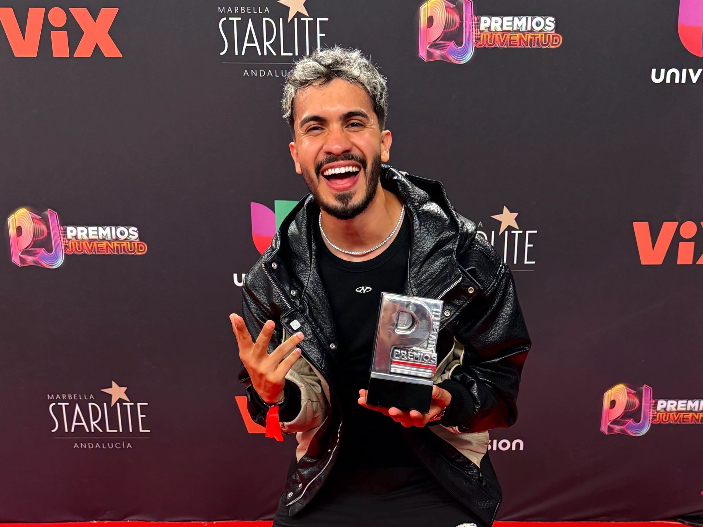 Araya Vlogs recibió un Premio Juventud por su trabajo como creador de contenido de viajes.
