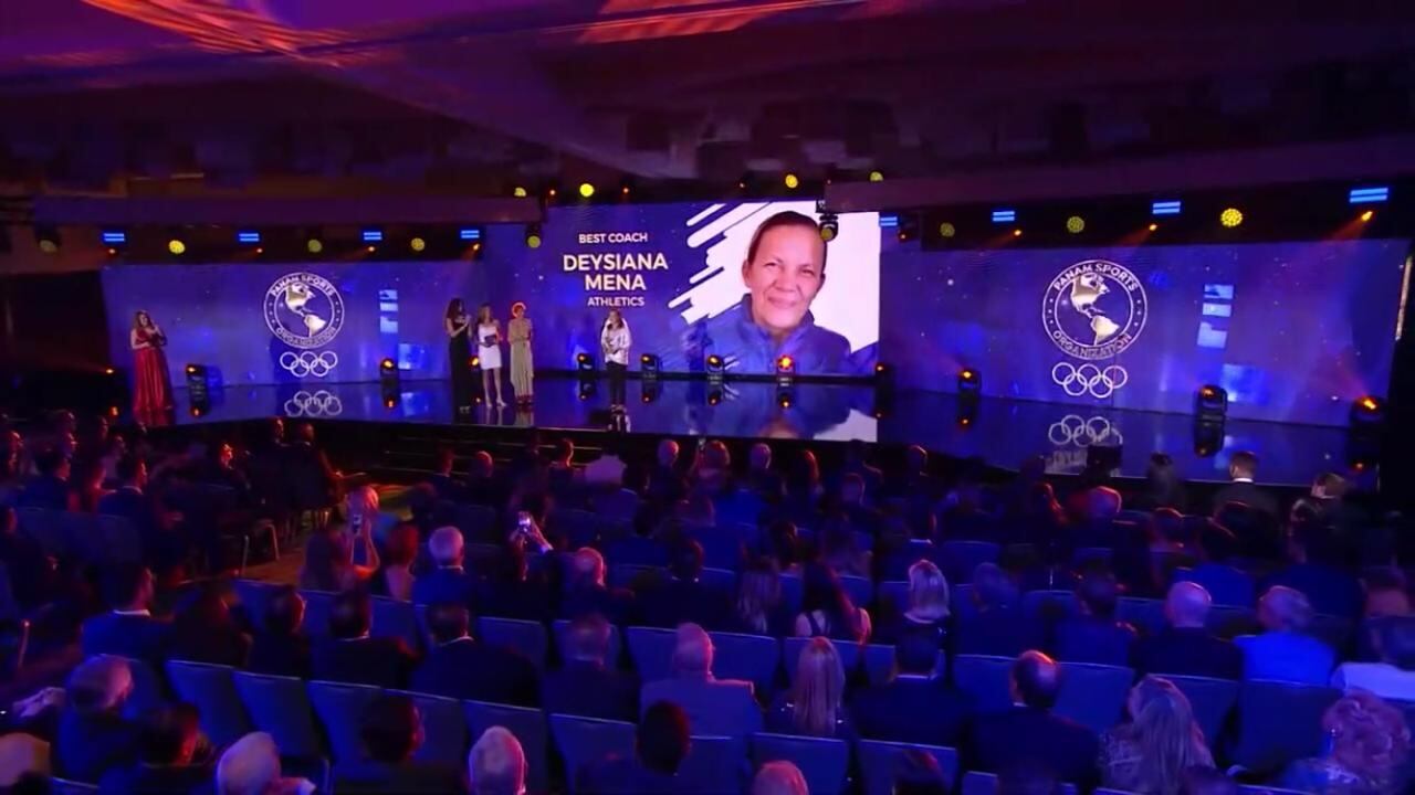 Deysiana Mena fue escogida la mejor entrenadora de América Latina.
