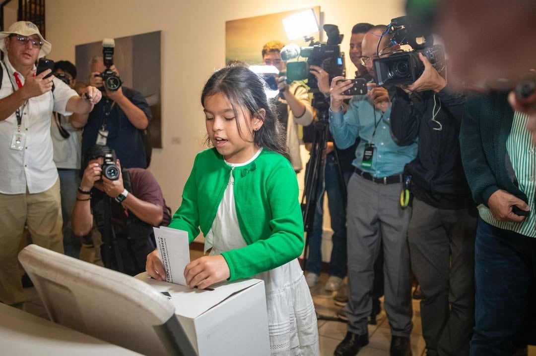 Hija de Álvaro Ramos habla tras ejercer voto infantil: ‘Quisieron callarla, pero Mariana tiene voz propia’