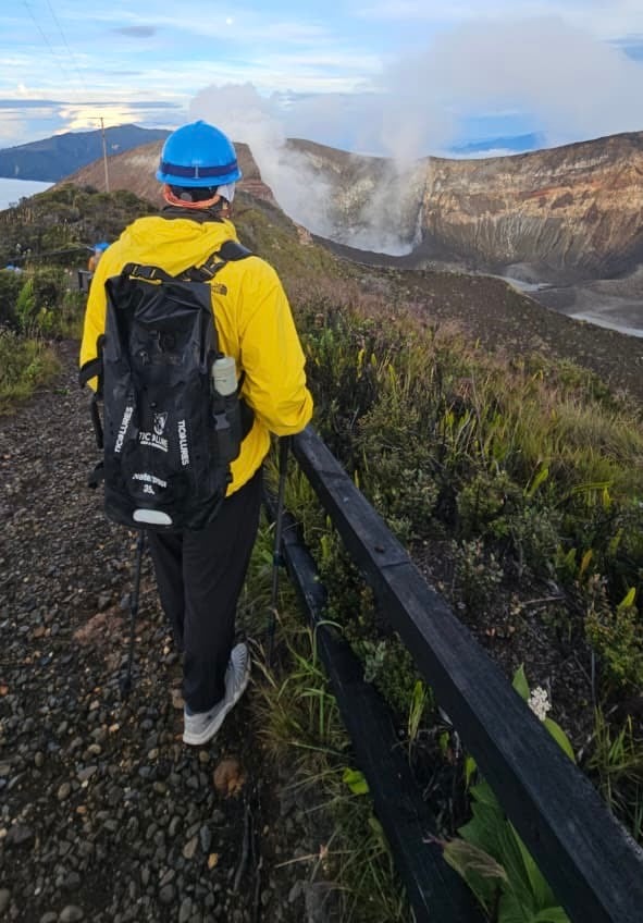 Viva una experiencia única contemplando el amanecer en el volcán Turrialba.