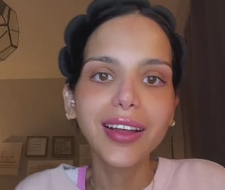 Nicole "Coco" Roper, hija de Lynda Díaz.