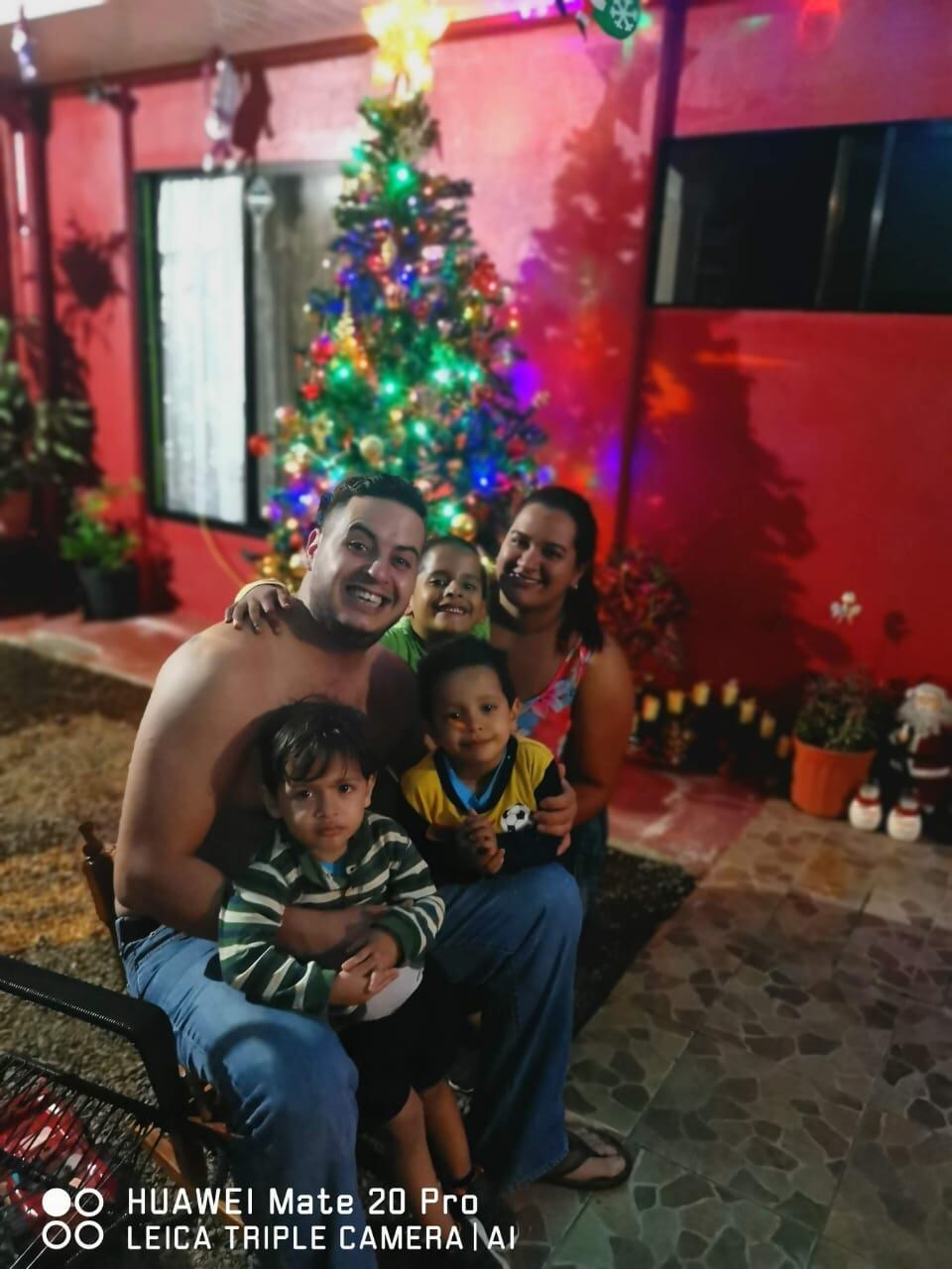 La costarricense, Andrea Cecilia Delgado González y sus tres hijos, están varados en Cuba, durmiendo en el suelo y pasando hambres