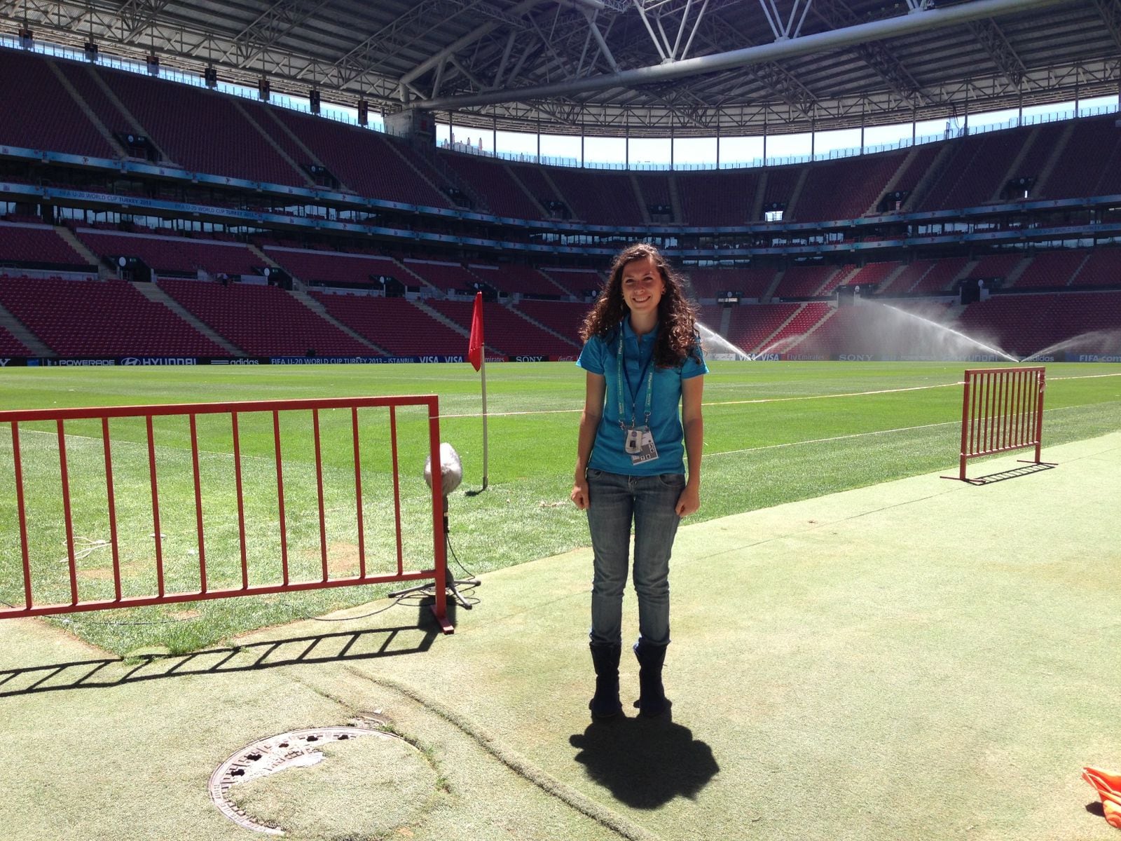 Periodista Melissa Alvarado, de Teletica Deportes.