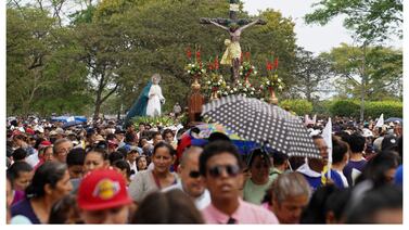 En contra de todo los nicaragüenses celebraron el viacrusis