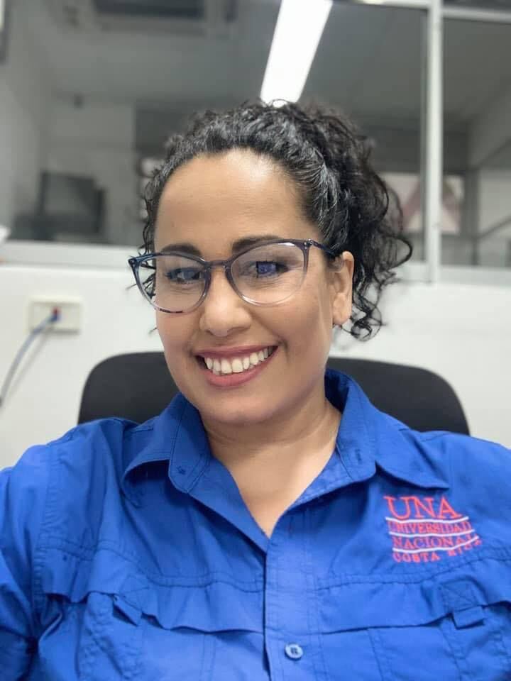 Andrea Suárez es investigadora y analiza la calidad del agua.