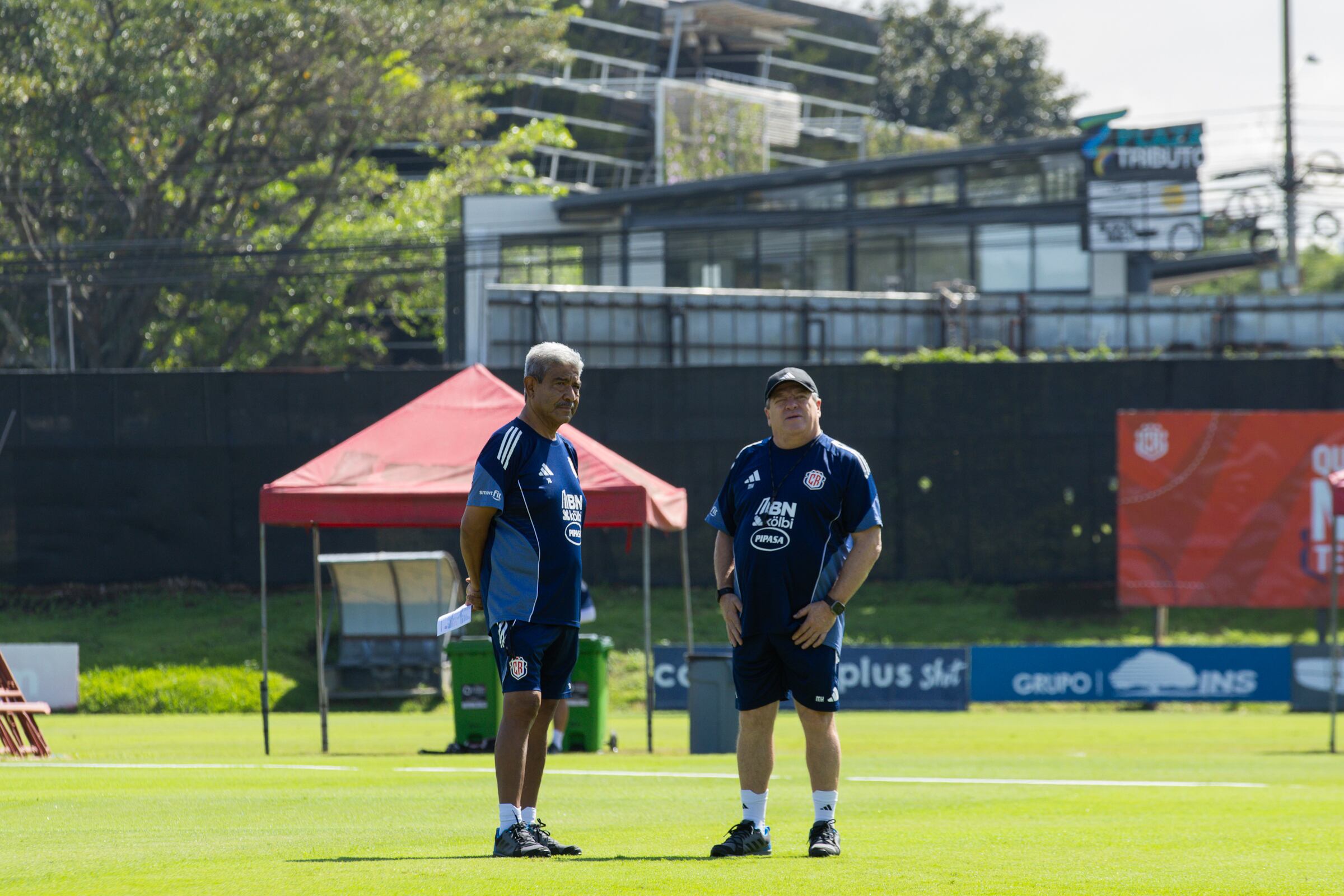 Miguel Herrera procura que la Selección de Costa Rica esté el menor tiempo posible fuera del país durante los partidos de la eliminatoria mundialista.