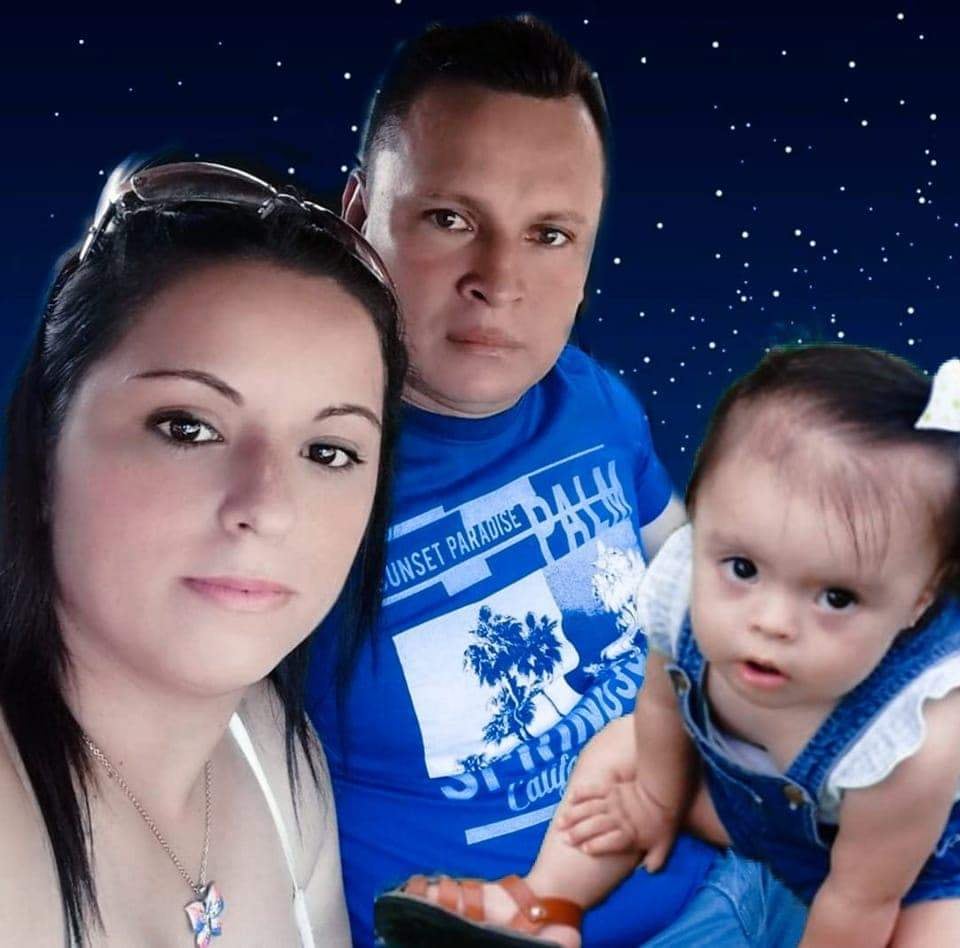 Las fotografías de Marcos Manuel Hidalgo Arguedas, de 39 años, son la única forma para que una bebé de dos años y siete meses reconozca a su papito. Foto: Cortesía Grace Romero para La Teja