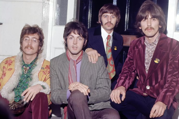 Fans ticos de The Beatles les rinden homenaje con bebidas que los hacen eternos.