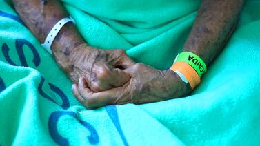 ¿Por qué un señor lleva 155 días en el Hospital Calderón Guardia? El motivo lo impactará