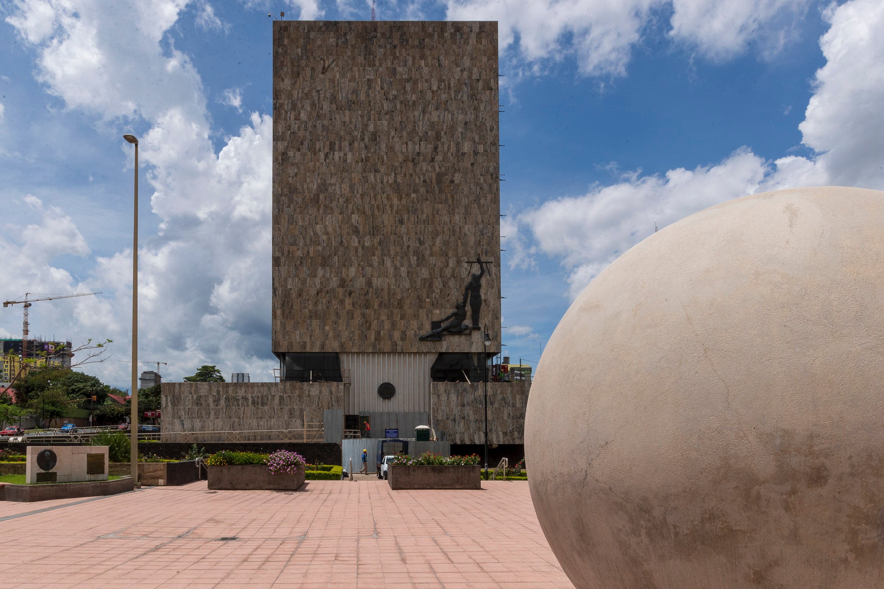 Un grupo de 600 trabajadores del Poder Judicial denunció incumplimientos en el pago de la segunda quincena de diciembre, en cuanto al desembolso de horas extras y otras obligaciones laborales. El problema afecta a fiscales, defensores públicos, jueces, investigadores, administrativos y otros funcionarios en condición de interinos.